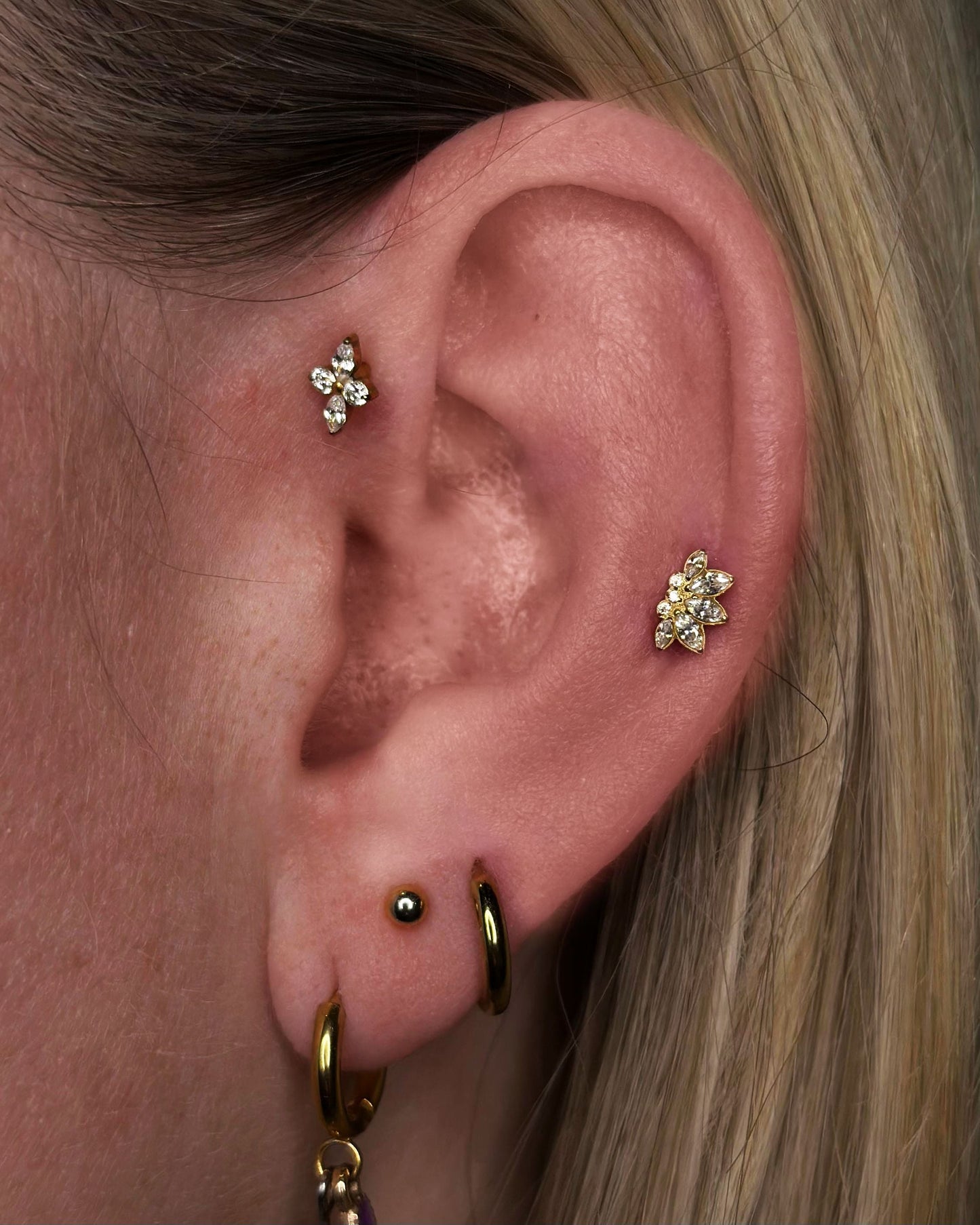 Piercing en titane Bloem avec cristaux - Isla