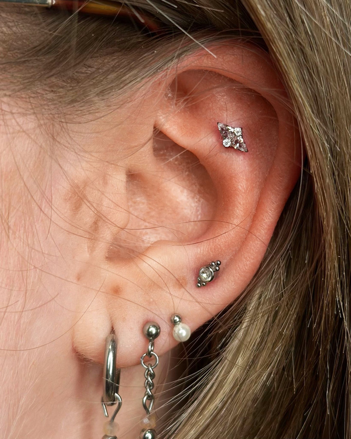 Piercing en forme de diamant en titane - Thea