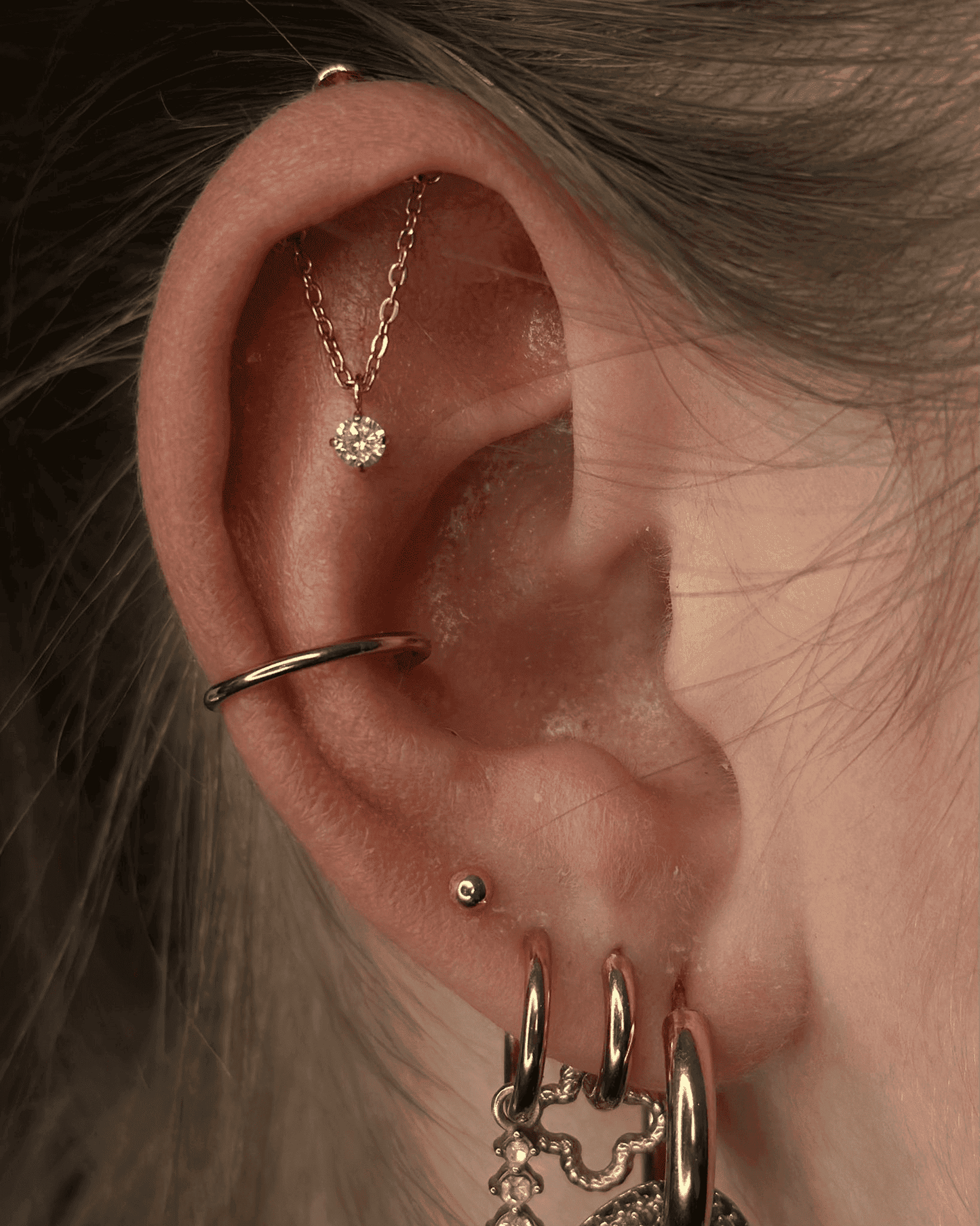 Titanpiercing mit Kette und Kristall - Nisa
