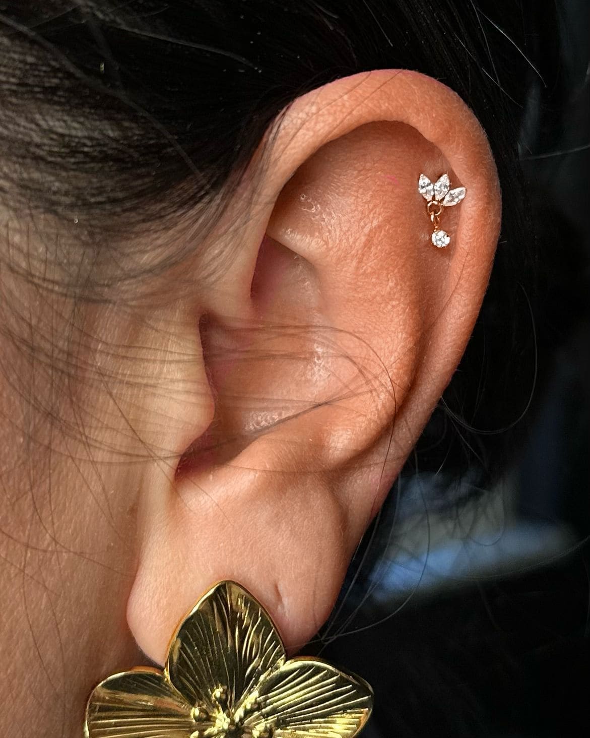 Piercing en Titane avec Cristal en Forme de Fleur - Maya