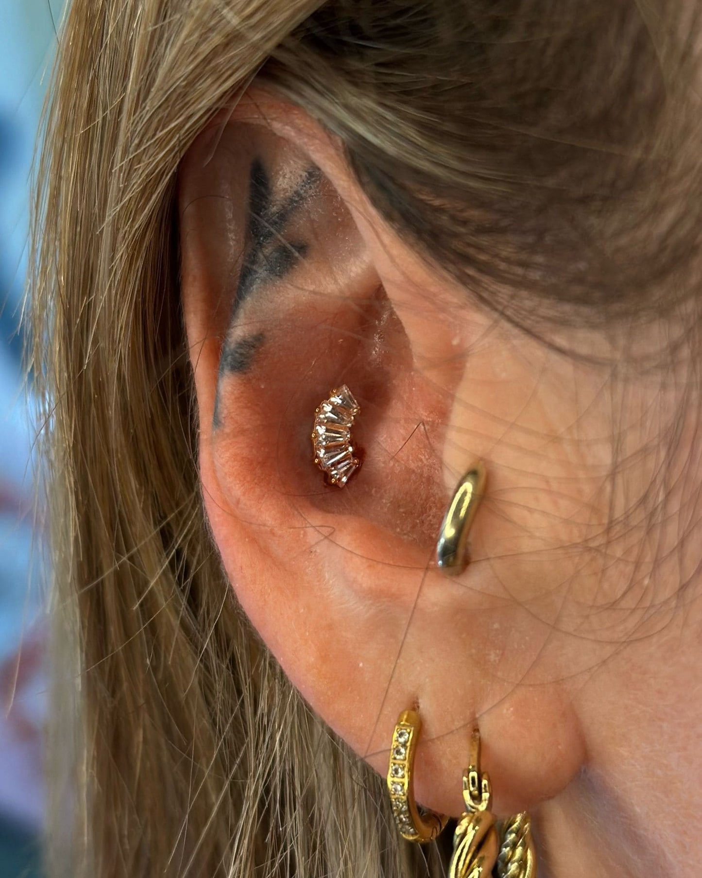 Titanium Piercing met Gebogen Kristallen - Rosie