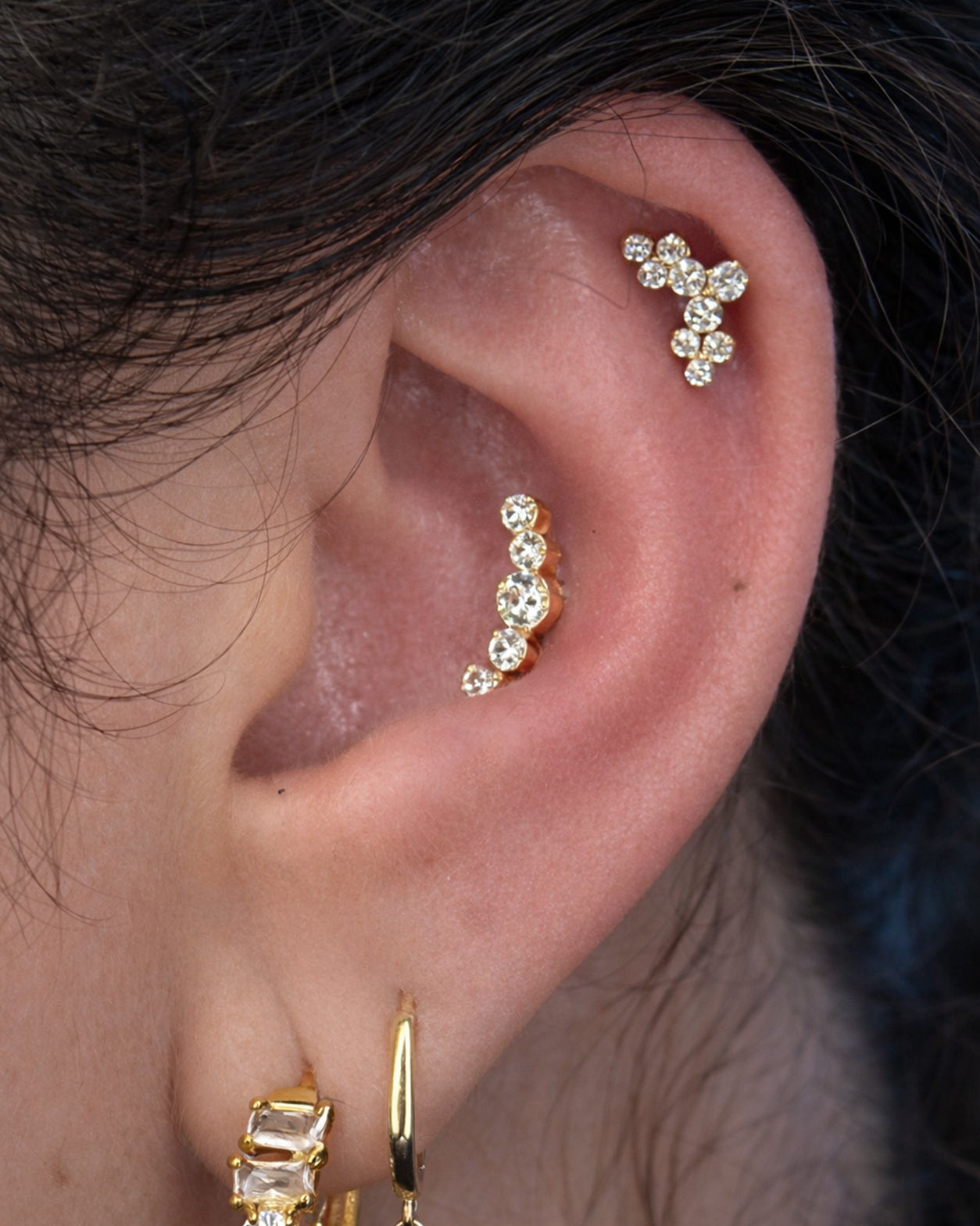 Piercing en titane avec trois fleurs - Grace