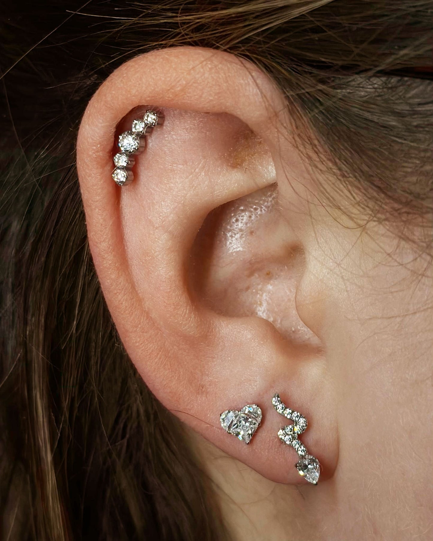 Piercing en titane avec cristaux ronds - Esia