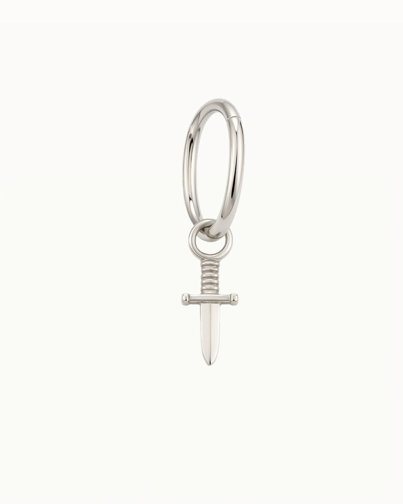 Piercing en titane avec pendentif épée - Anja